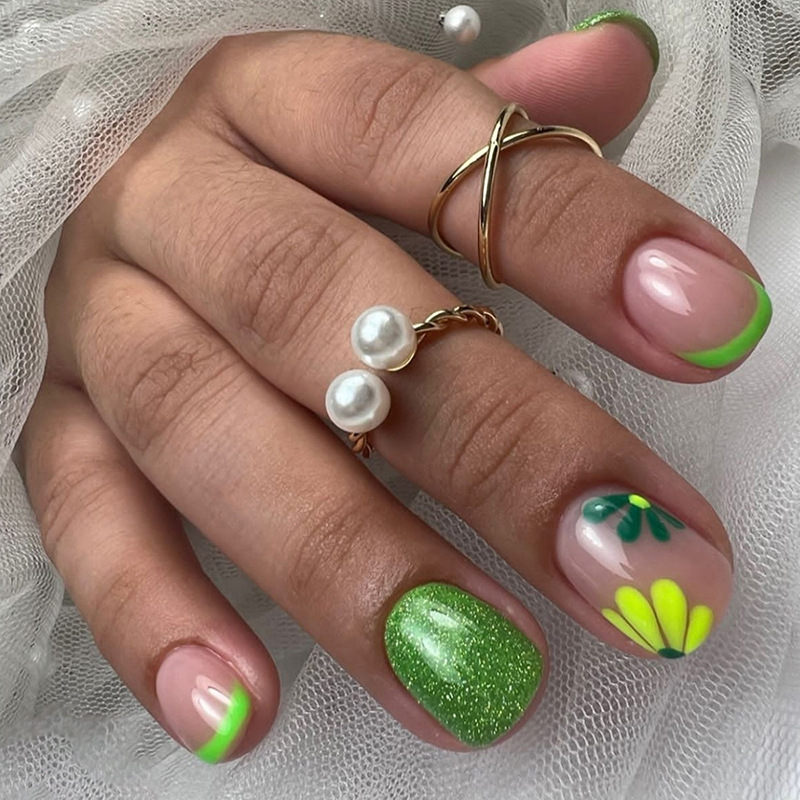 Nail Art Overlay - 24 قطعة من الأظافر الصناعية القصيرة