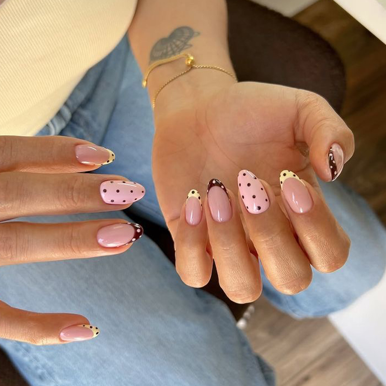 Nail Art French - 24 قطعة من الأظافر الاصطناعية اللوزية