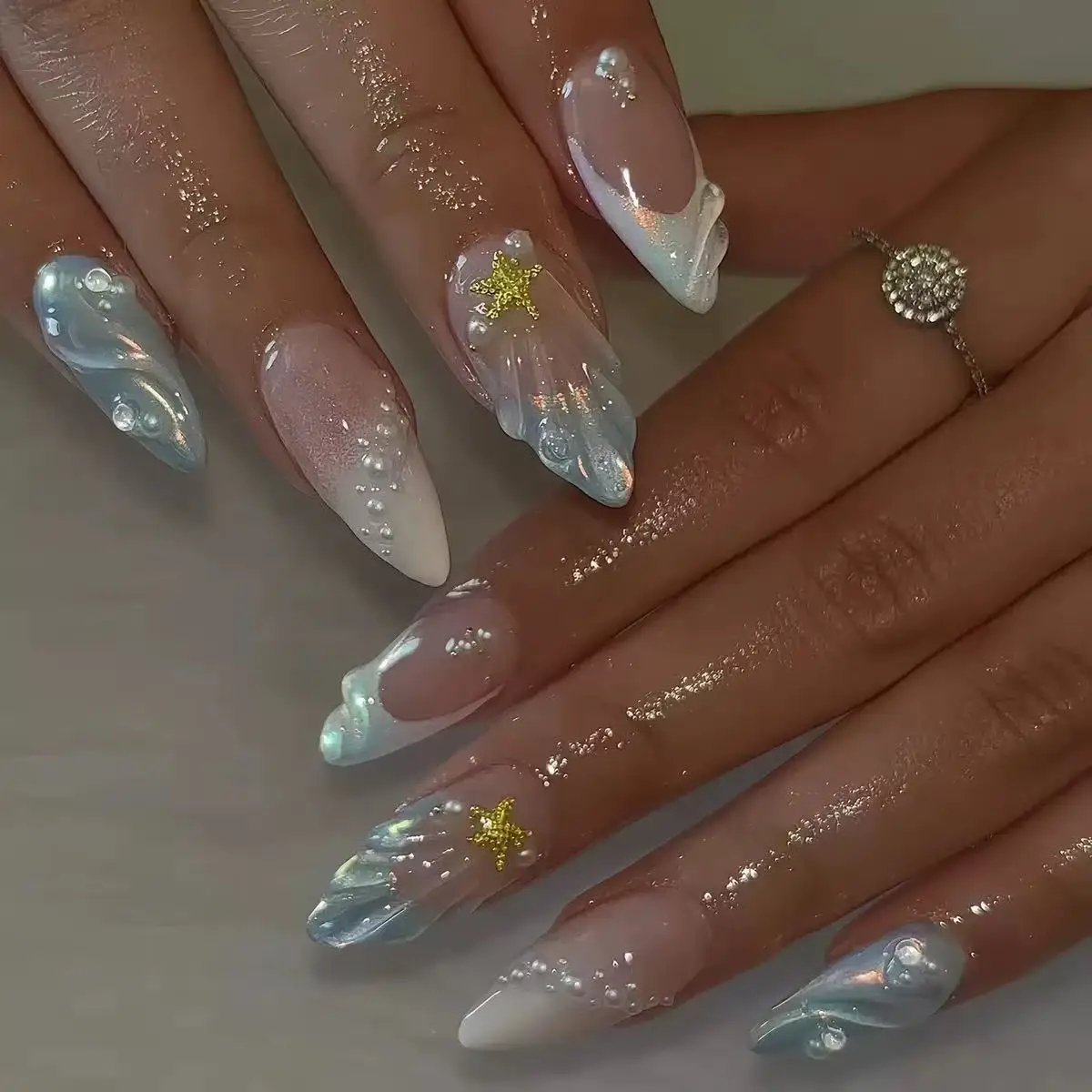 Nail Art Oval - أظافر صناعية فرنسية قصيرة بيضاوية الشكل