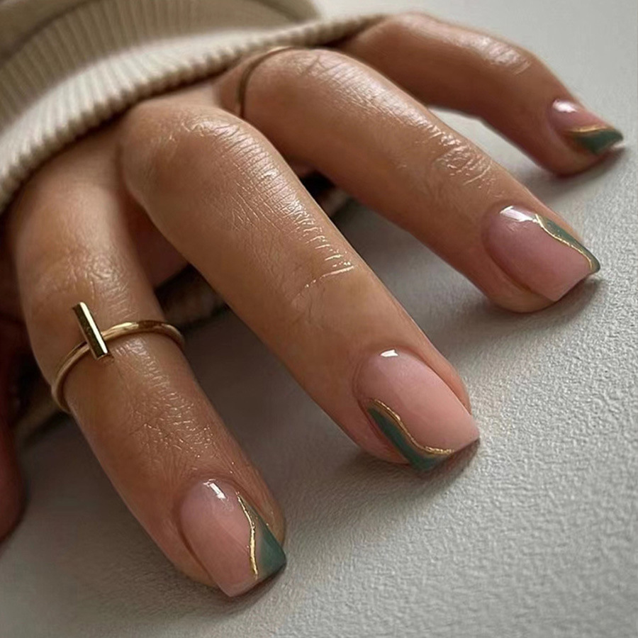 أظافر صناعية قصيرة للنساء والف - مراجعة Nail Art Overlay وسعره