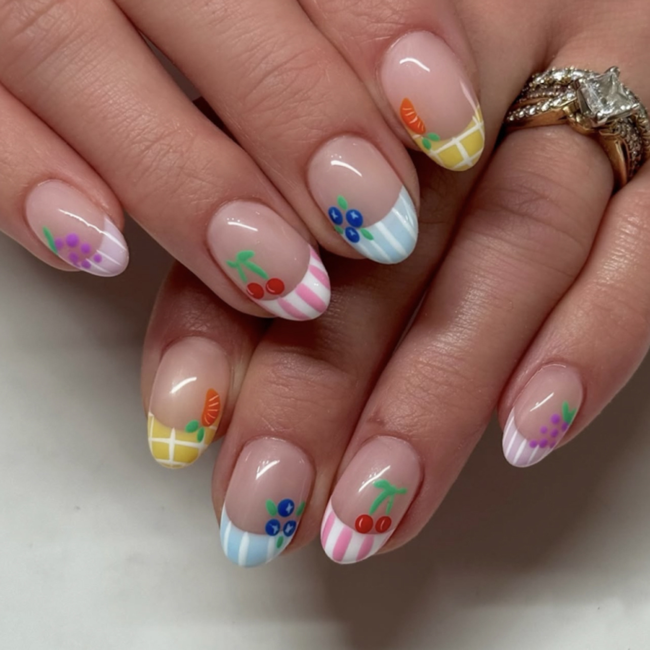 24 قطعة أظافر اللوز البسيطة نص - مراجعة Nail Art Oval وسعره