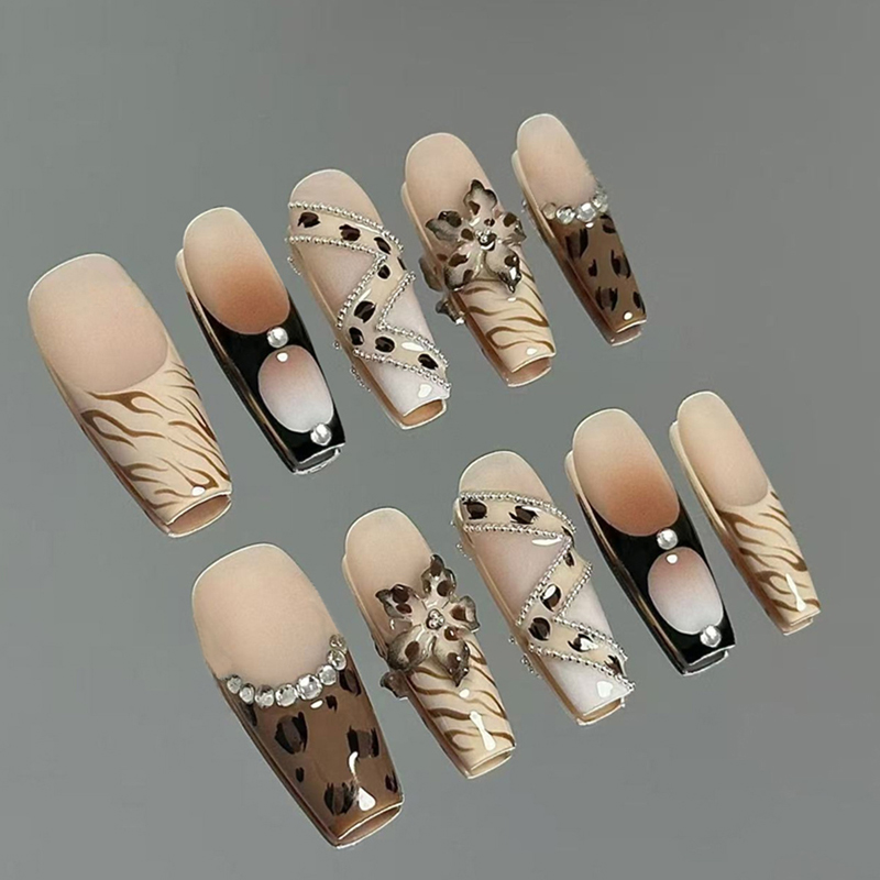 10 قطع أظافر صناعية فرنسية فاخ - مراجعة Nail Art French وسعره