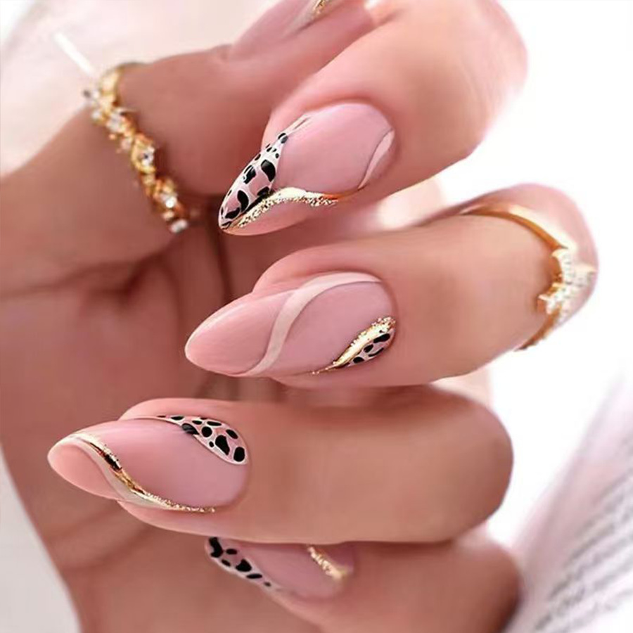 أظافر صناعية متوسطة الحجم للنس - مراجعة Nail Art Overlay وسعره